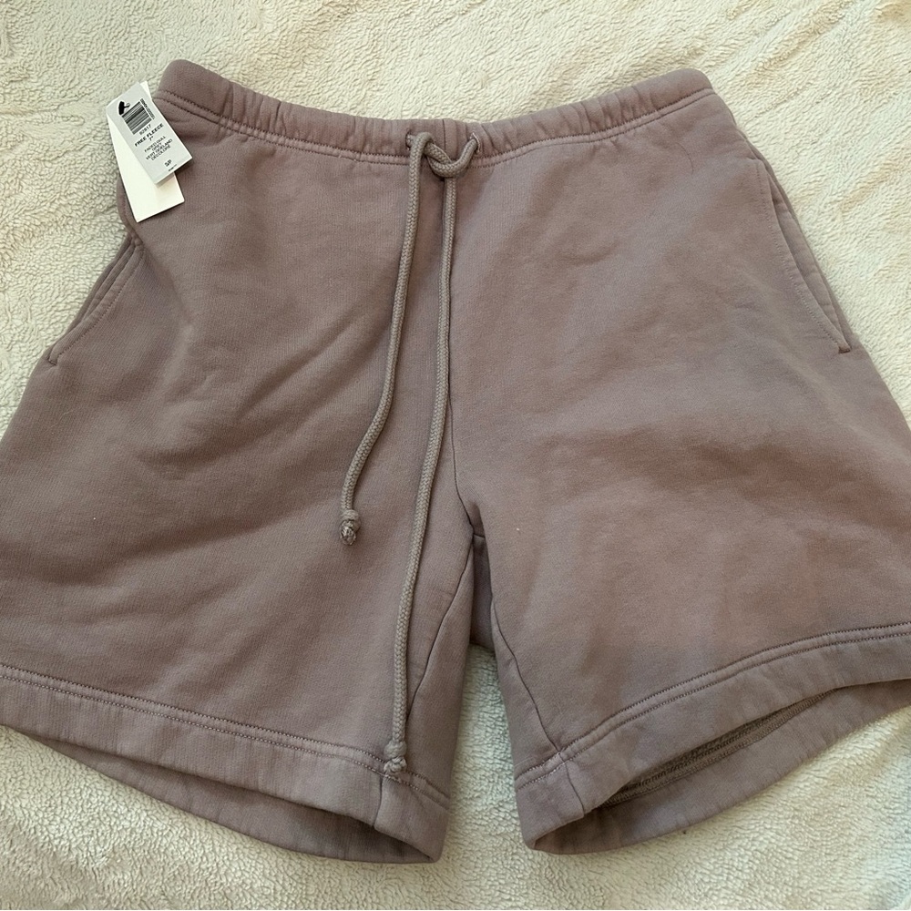 NWT Wilfred Free Aritzia Free Fleece 7 inch sweat short - Picture 3 of 3